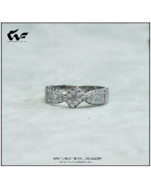 White Feathers Princess Cut Silver Band Ring (4.8 g)